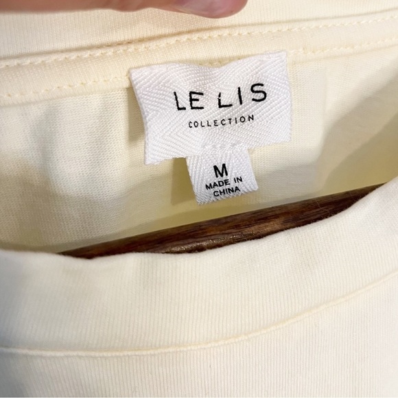 Le Lis Collection Cream Mountain Graphic Crop Top. Size Medium. - Picture 3 of 5